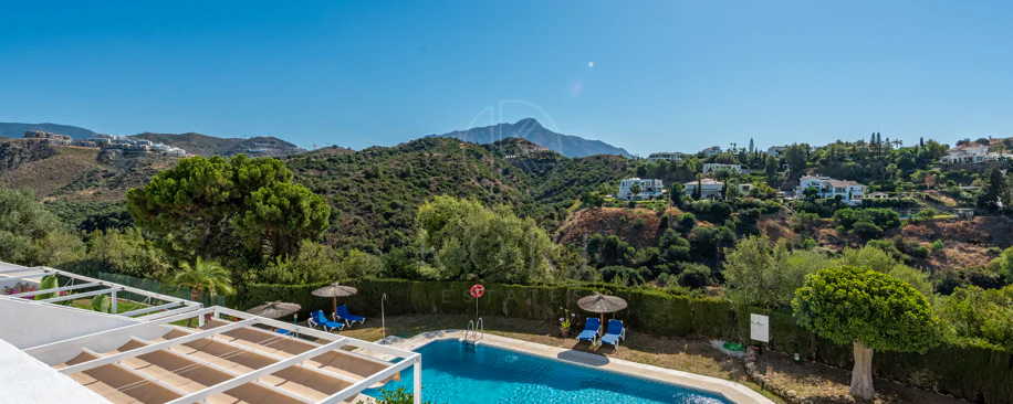 Renovated 3-Bedroom Apartment in La Quinta, Benahavís with Panoramic Views