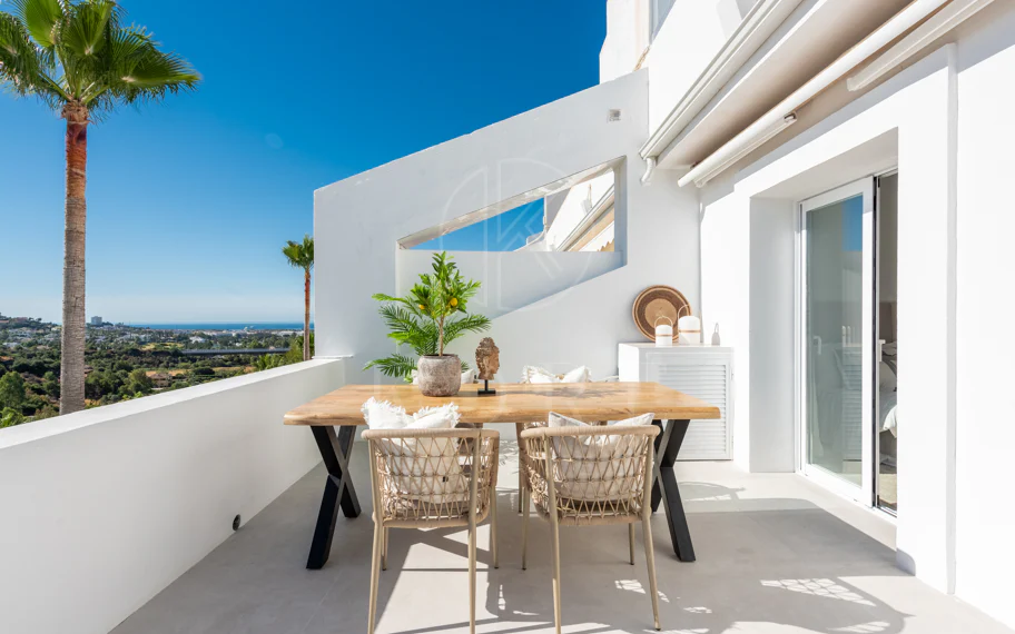 Apartamento reformado de 3 dormitorios en La Quinta, Benahavís con vistas panorámicas