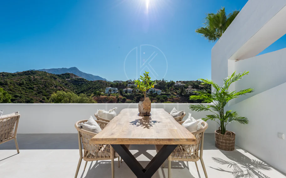 Apartamento reformado de 3 dormitorios en La Quinta, Benahavís con vistas panorámicas