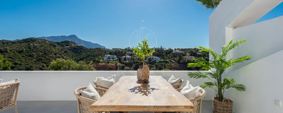 Renovated 3-Bedroom Apartment in La Quinta, Benahavís with Panoramic Views