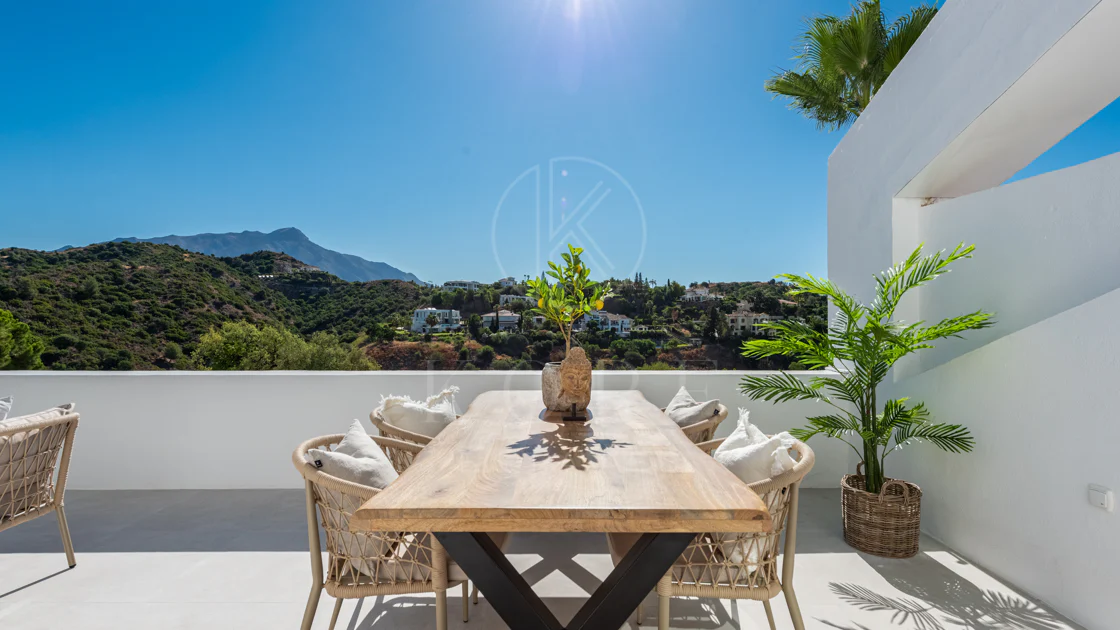 Renovated 3-Bedroom Apartment in La Quinta, Benahavís with Panoramic Views