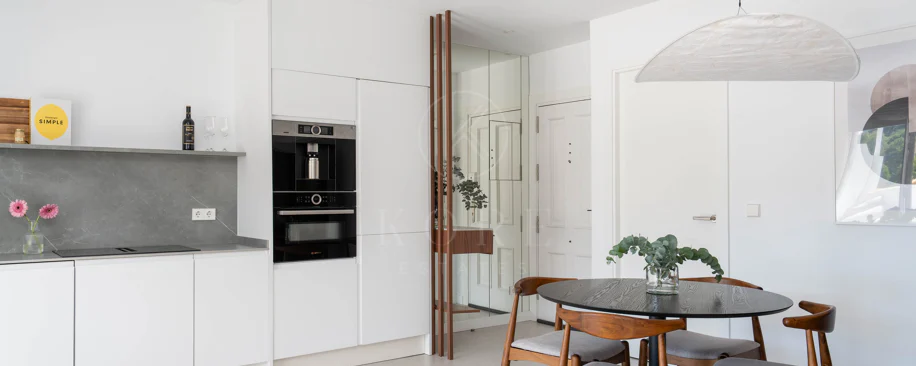 Exclusivo apartamento de 2 dormitorios con vistas panorámicas en Los Arcos (La Quinta), Benahavís