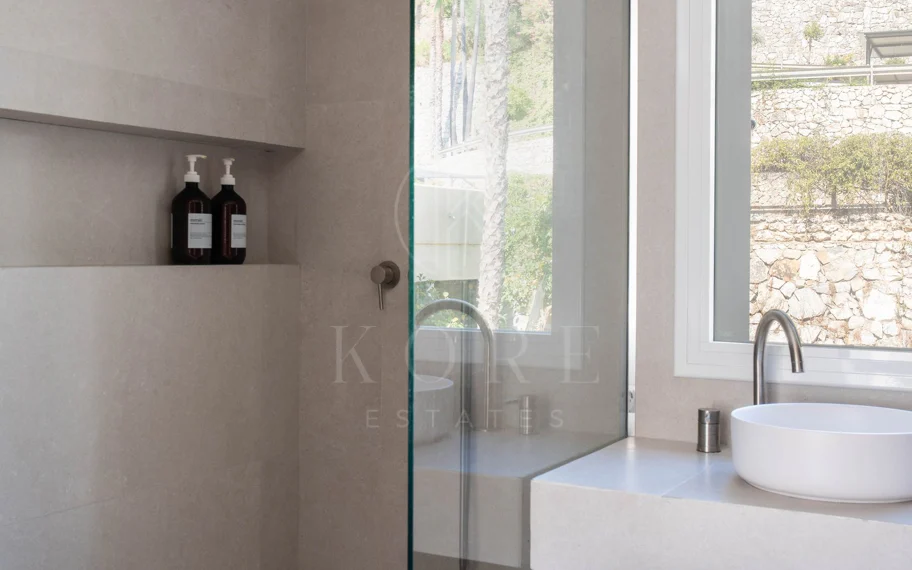 Exclusivo apartamento de 2 dormitorios con vistas panorámicas en Los Arcos (La Quinta), Benahavís