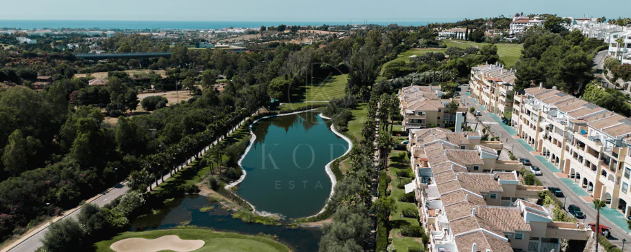 Exclusivo apartamento de 2 dormitorios con vistas panorámicas en Los Arcos (La Quinta), Benahavís