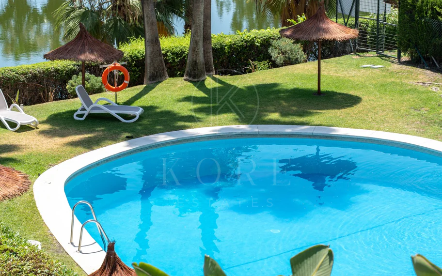 Exclusivo apartamento de 2 dormitorios con vistas panorámicas en Los Arcos (La Quinta), Benahavís