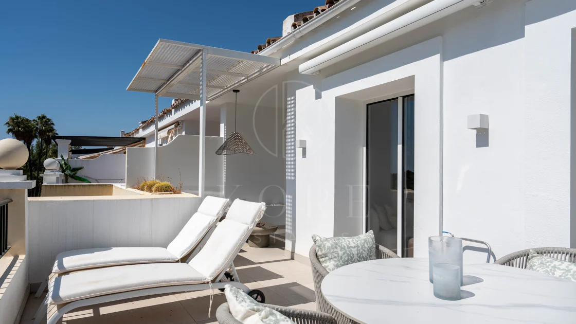 Exclusivo apartamento de 2 dormitorios con vistas panorámicas en Los Arcos (La Quinta), Benahavís