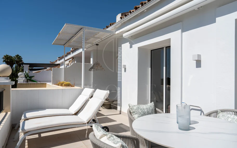 Exclusivo apartamento de 2 dormitorios con vistas panorámicas en Los Arcos (La Quinta), Benahavís