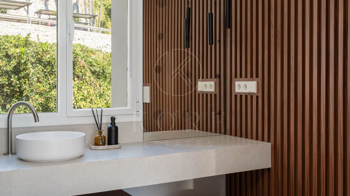 Exclusivo apartamento de 2 dormitorios con vistas panorámicas en Los Arcos (La Quinta), Benahavís