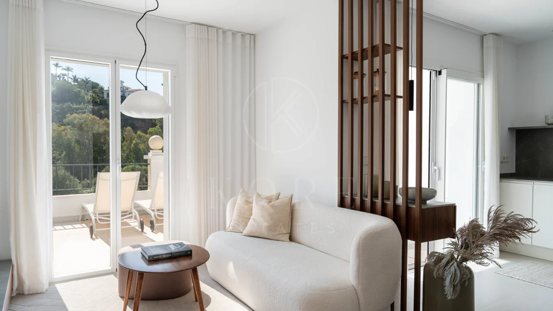 Exclusivo apartamento de 2 dormitorios con vistas panorámicas en Los Arcos (La Quinta), Benahavís
