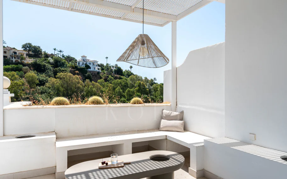 Exclusivo apartamento de 2 dormitorios con vistas panorámicas en Los Arcos (La Quinta), Benahavís