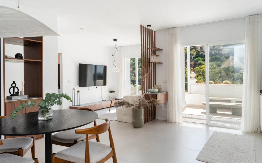 Exclusivo apartamento de 2 dormitorios con vistas panorámicas en Los Arcos (La Quinta), Benahavís