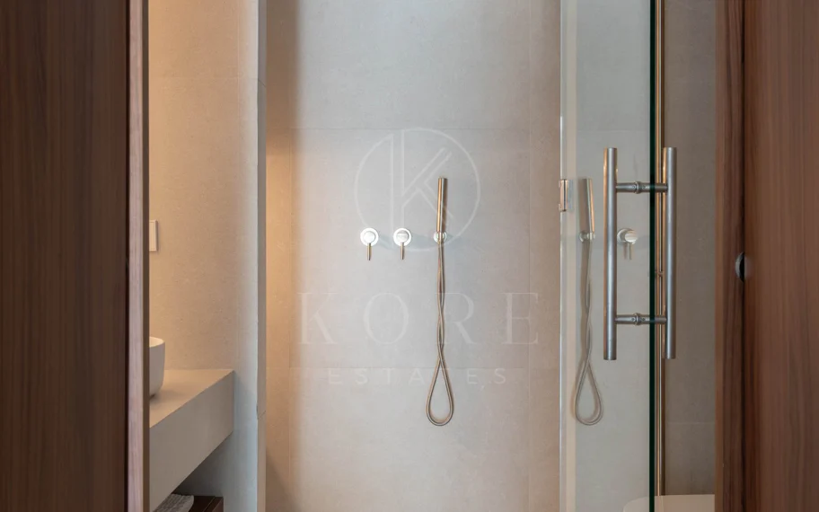 Exclusivo apartamento de 2 dormitorios con vistas panorámicas en Los Arcos (La Quinta), Benahavís