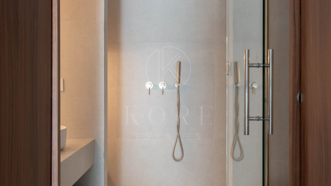 Exclusivo apartamento de 2 dormitorios con vistas panorámicas en Los Arcos (La Quinta), Benahavís