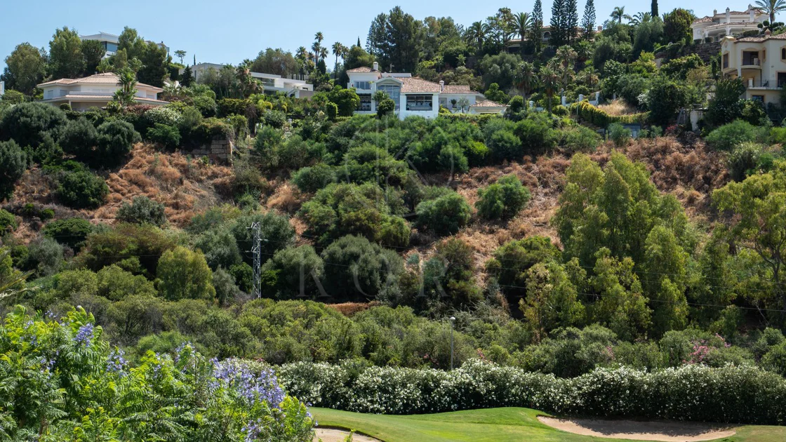 Exclusivo apartamento de 2 dormitorios con vistas panorámicas en Los Arcos (La Quinta), Benahavís