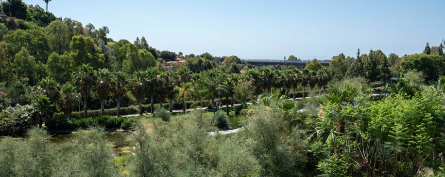 Exclusivo apartamento de 2 dormitorios con vistas panorámicas en Los Arcos (La Quinta), Benahavís