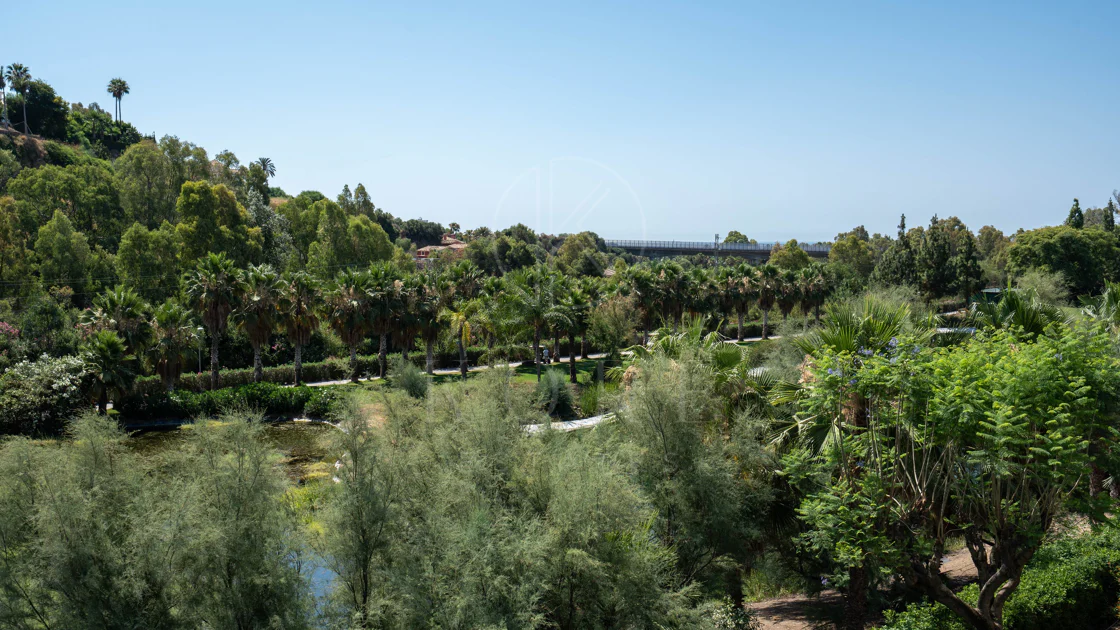 Exclusivo apartamento de 2 dormitorios con vistas panorámicas en Los Arcos (La Quinta), Benahavís
