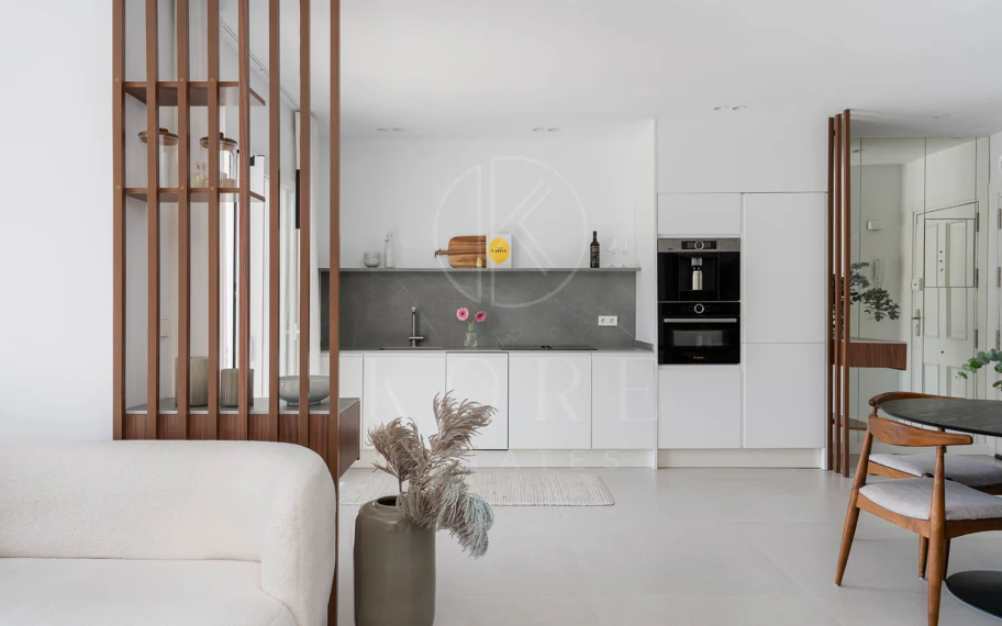 Exclusivo apartamento de 2 dormitorios con vistas panorámicas en Los Arcos (La Quinta), Benahavís