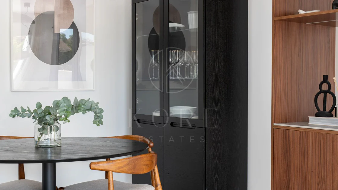 Exclusivo apartamento de 2 dormitorios con vistas panorámicas en Los Arcos (La Quinta), Benahavís