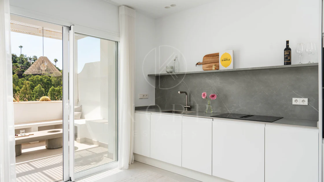 Exclusivo apartamento de 2 dormitorios con vistas panorámicas en Los Arcos (La Quinta), Benahavís