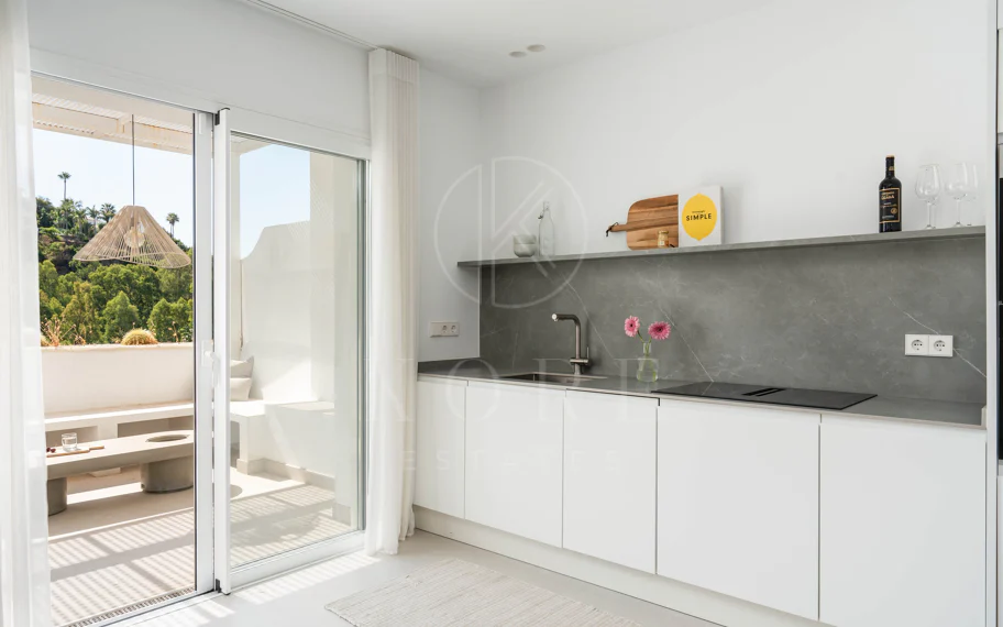 Exclusivo apartamento de 2 dormitorios con vistas panorámicas en Los Arcos (La Quinta), Benahavís