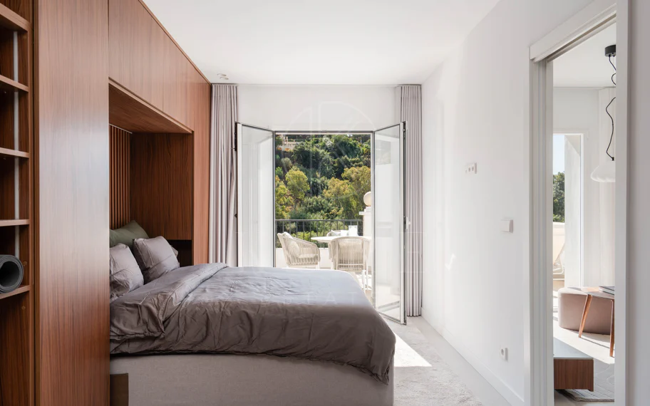 Exclusivo apartamento de 2 dormitorios con vistas panorámicas en Los Arcos (La Quinta), Benahavís