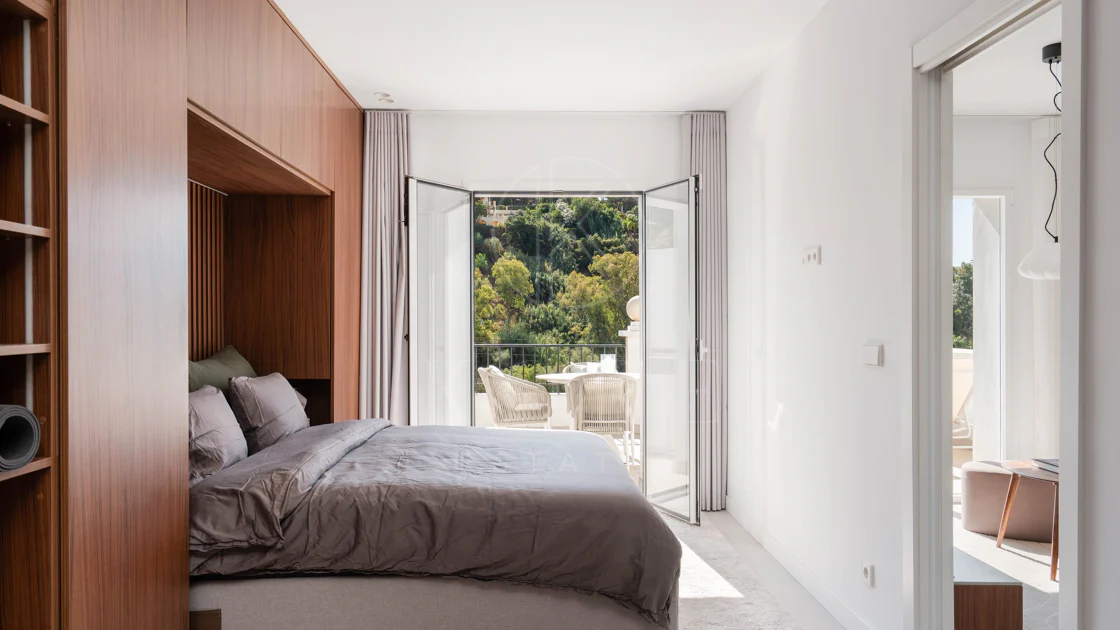 Exclusivo apartamento de 2 dormitorios con vistas panorámicas en Los Arcos (La Quinta), Benahavís