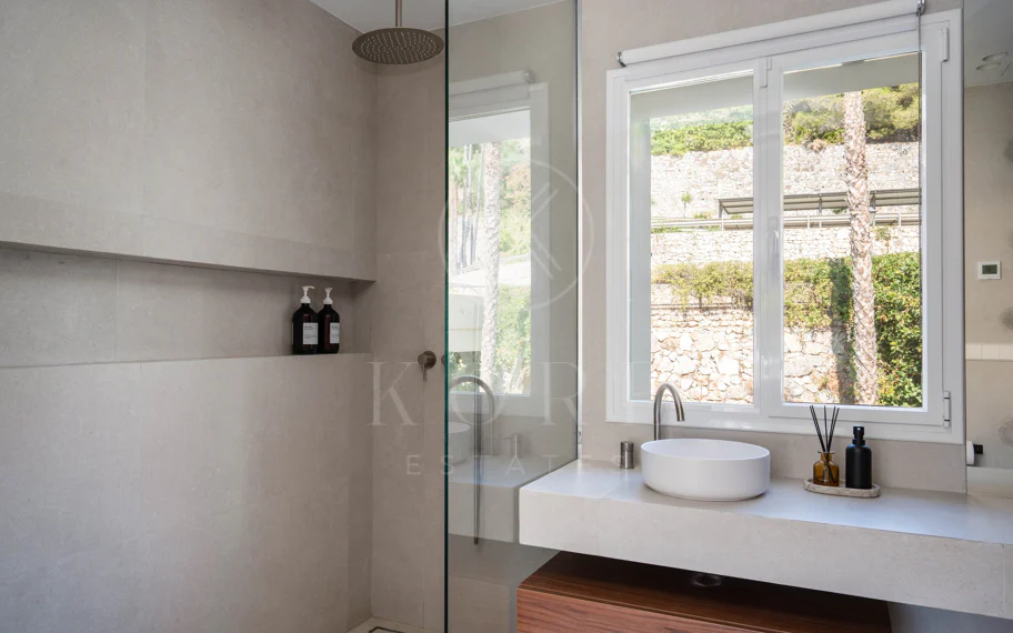 Exclusivo apartamento de 2 dormitorios con vistas panorámicas en Los Arcos (La Quinta), Benahavís