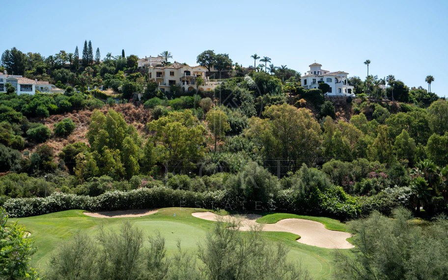 Exclusivo apartamento de 2 dormitorios con vistas panorámicas en Los Arcos (La Quinta), Benahavís