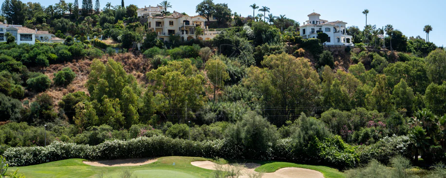 Exclusivo apartamento de 2 dormitorios con vistas panorámicas en Los Arcos (La Quinta), Benahavís