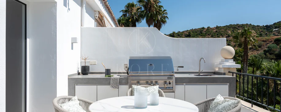 Exclusivo apartamento de 2 dormitorios con vistas panorámicas en Los Arcos (La Quinta), Benahavís