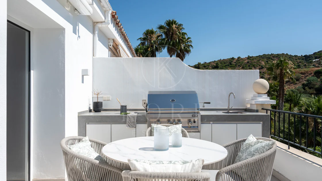 Exclusivo apartamento de 2 dormitorios con vistas panorámicas en Los Arcos (La Quinta), Benahavís