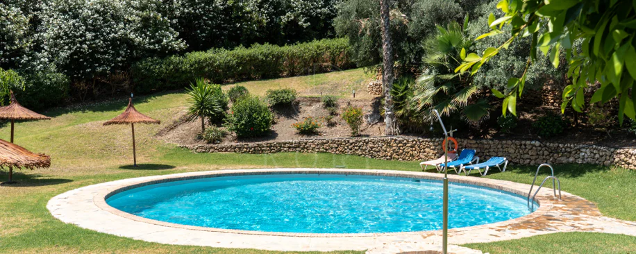 Exclusivo apartamento de 2 dormitorios con vistas panorámicas en Los Arcos (La Quinta), Benahavís