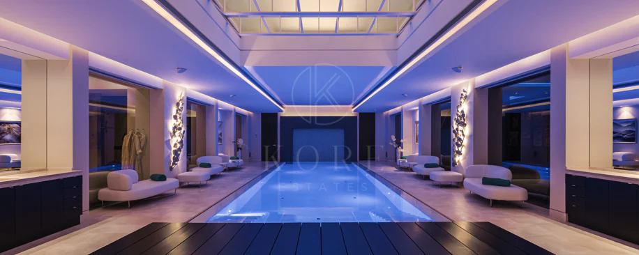 Elegante Residencia Andaluza con Vistas Panorámicas al Mar y la Montaña en La Zagaleta