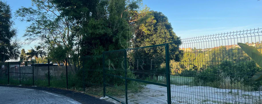 Teren de golf în prima linie cu proiect aprobat și autorizație de construire în Guadalmina Alta