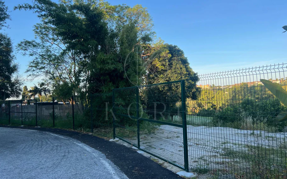 Teren de golf în prima linie cu proiect aprobat și autorizație de construire în Guadalmina Alta
