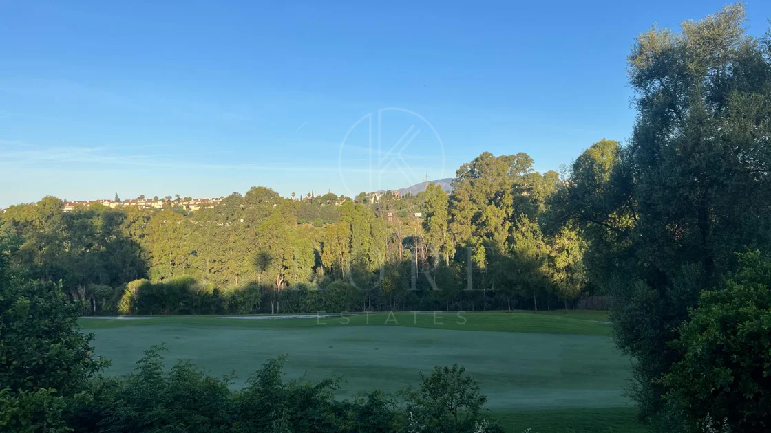 Teren de golf în prima linie cu proiect aprobat și autorizație de construire în Guadalmina Alta