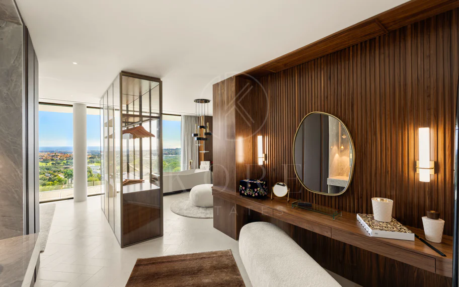 Vilă de lux contemporană cu vedere la terenul de golf și Marea Mediterană în La Reserva de Sotogrande