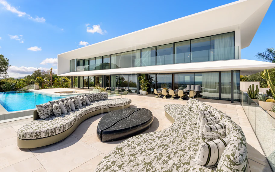 Vilă de lux contemporană cu vedere la terenul de golf și Marea Mediterană în La Reserva de Sotogrande