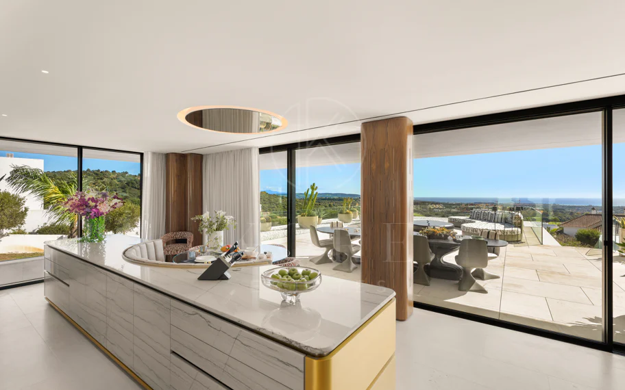 Vilă de lux contemporană cu vedere la terenul de golf și Marea Mediterană în La Reserva de Sotogrande