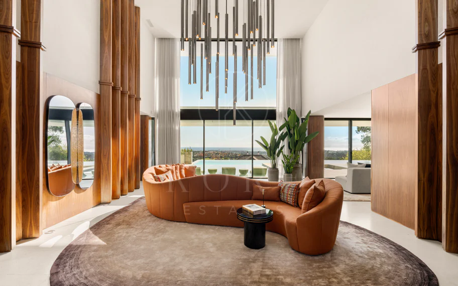 Villa de lujo contemporánea con vistas al golf y al Mediterráneo en La Reserva de Sotogrande