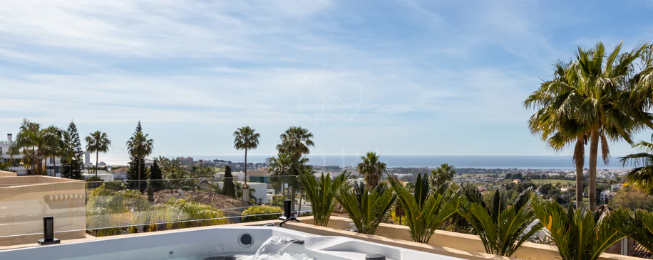 Luxury Townhouse in El Herrojo, Benahavís with 4 bedrooms