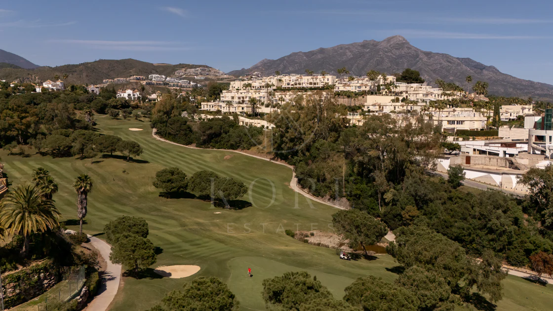 Luxury Townhouse in El Herrojo, Benahavís with 4 bedrooms