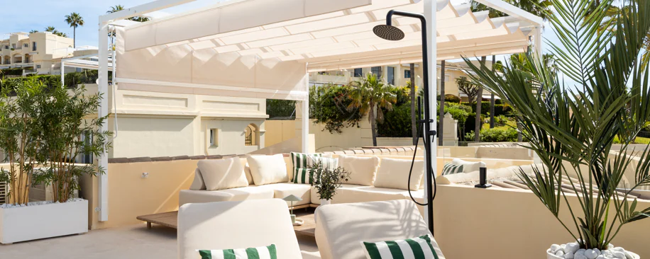 Luxury Townhouse in El Herrojo, Benahavís with 4 bedrooms