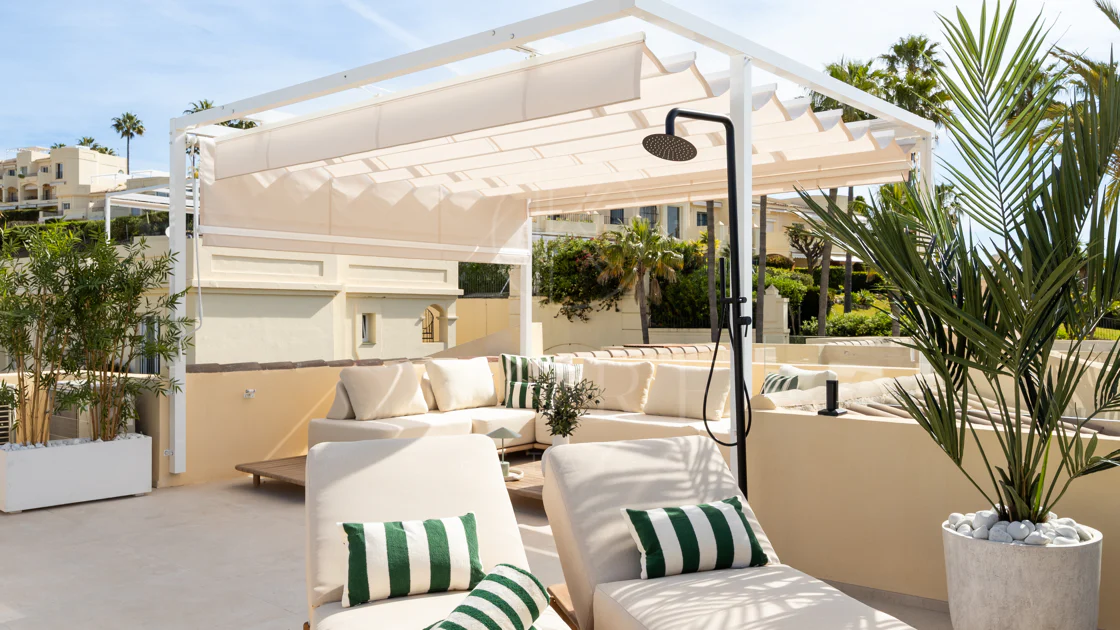 Luxury Townhouse in El Herrojo, Benahavís with 4 bedrooms