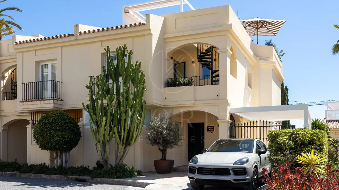 Luxury Townhouse in El Herrojo, Benahavís with 4 bedrooms