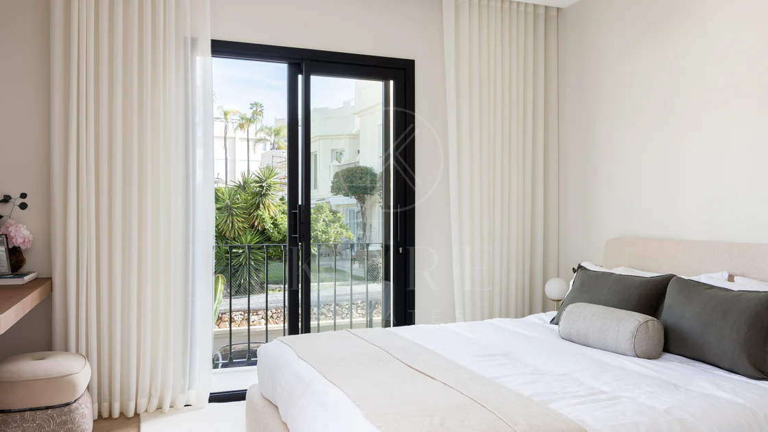 Luxury Townhouse in El Herrojo, Benahavís with 4 bedrooms