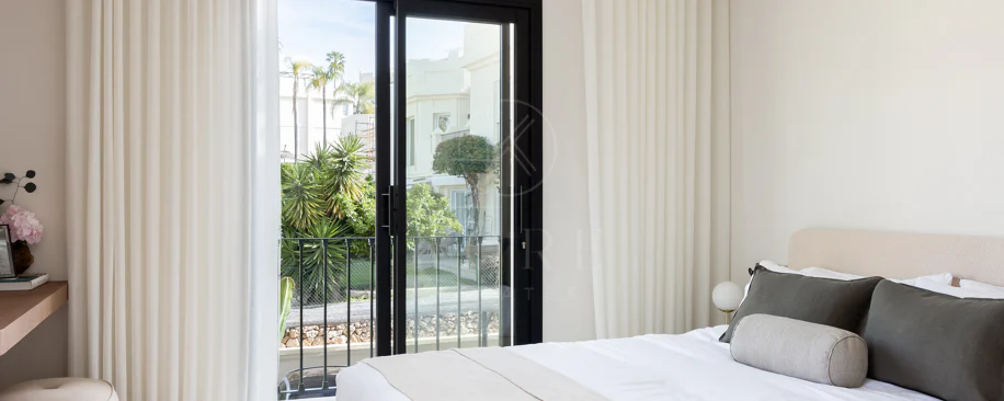 Luxury Townhouse in El Herrojo, Benahavís with 4 bedrooms
