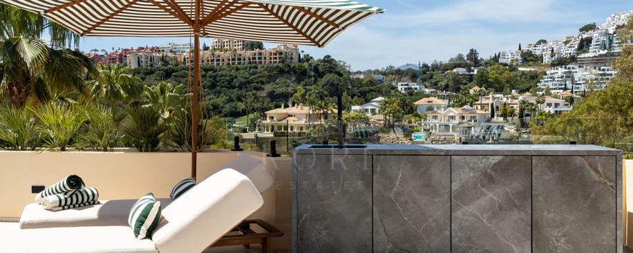 Luxury Townhouse in El Herrojo, Benahavís with 4 bedrooms