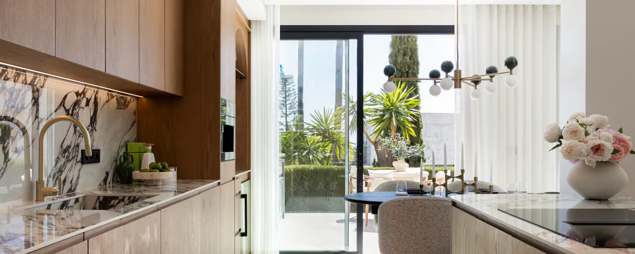 Luxury Townhouse in El Herrojo, Benahavís with 4 bedrooms