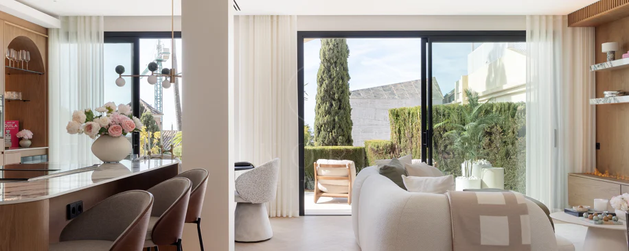 Luxury Townhouse in El Herrojo, Benahavís with 4 bedrooms